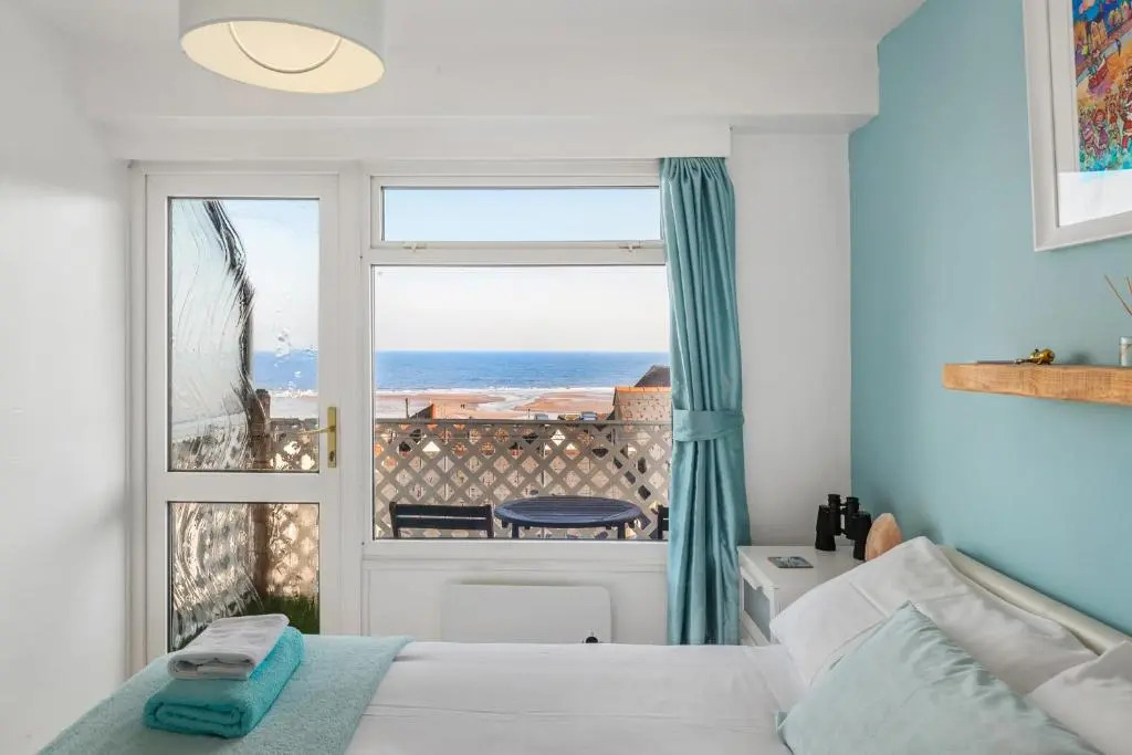 The Bay Apartment - Sea Views Village Centre