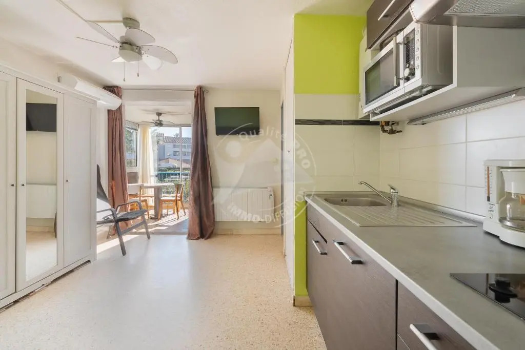 AS21116 - P2 centre ville dans une résidence à 200m de la plage