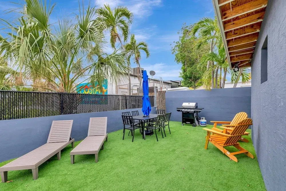 Studio off Las Olas- Steps to the Beach