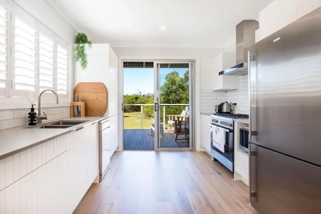 Beachcomber at Currarong - Pet Friendly - 5 Mins Walk to Currarong Rockpools
