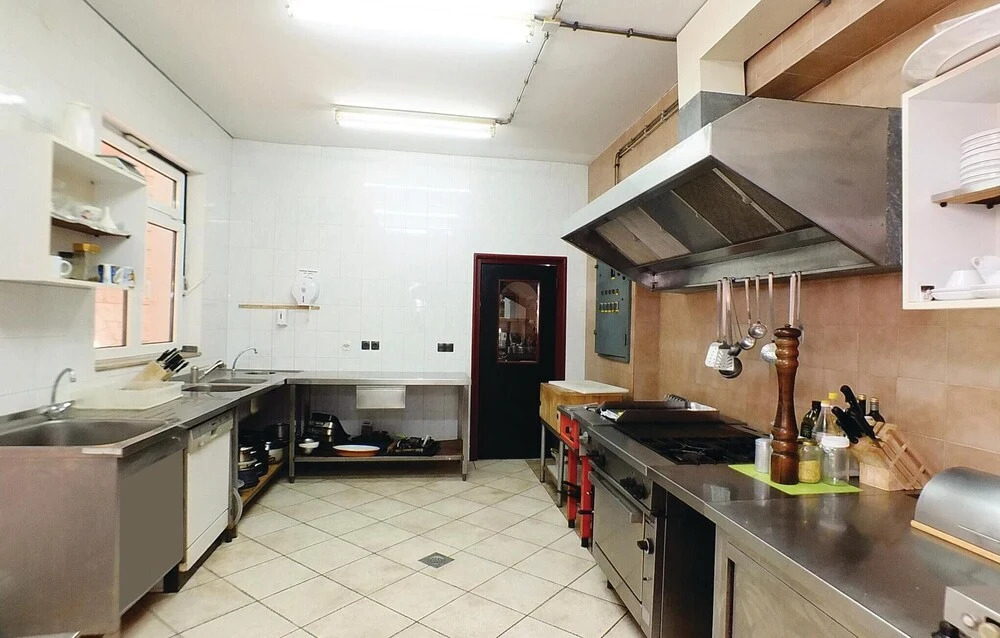 Amazing Home In Okrug Gornji