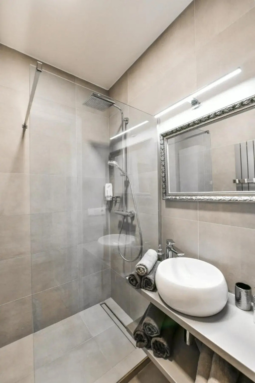 Cosmopolitan Central Prague Apartment