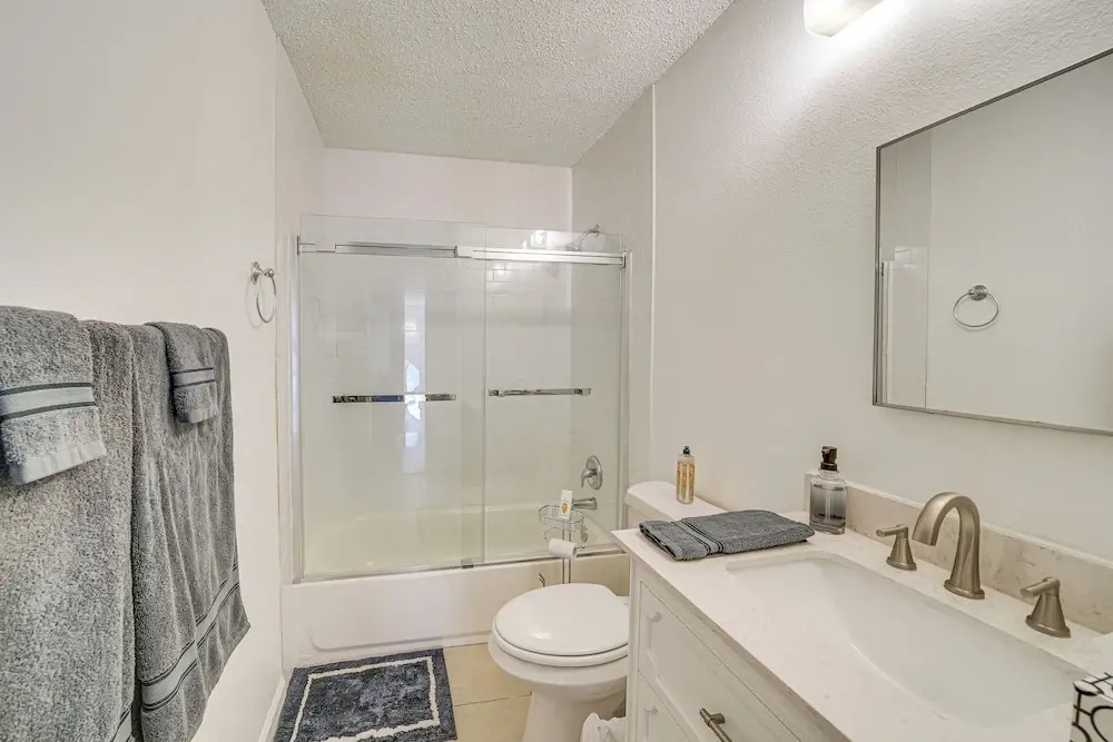 Spacious Home w Deck Near San Antonio Aquarium