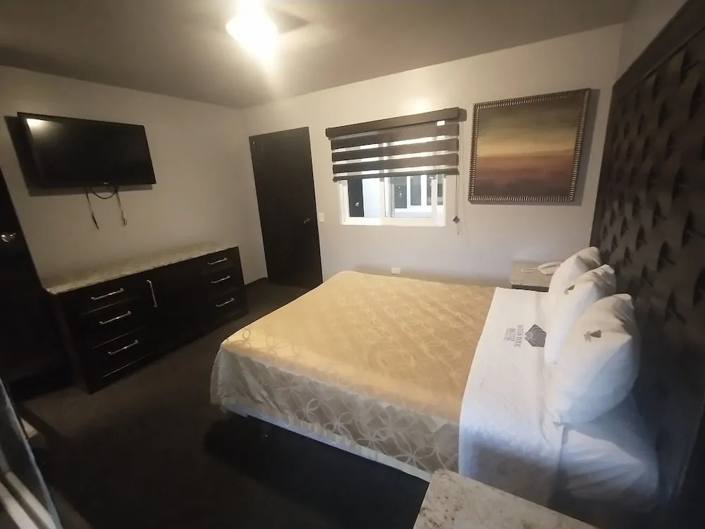 Hotel Suites Royal