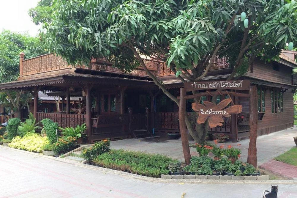 Baan Naituek