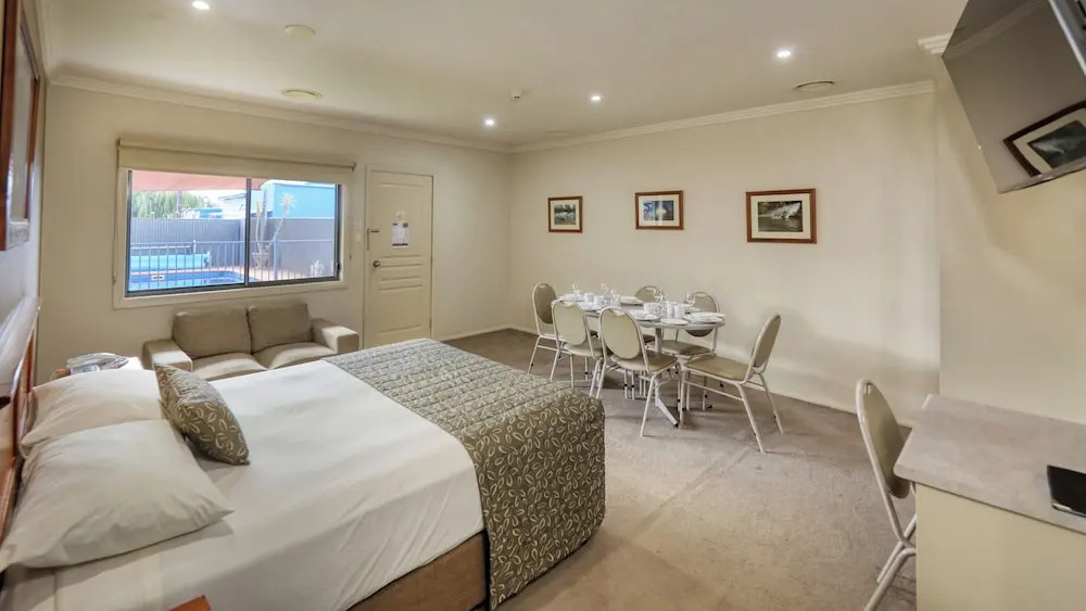 The Saltbush Motor Inn