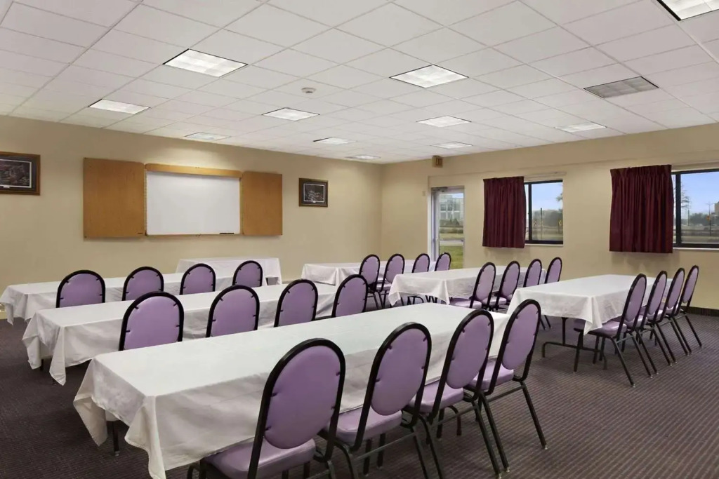 Days Inn Bloomington West