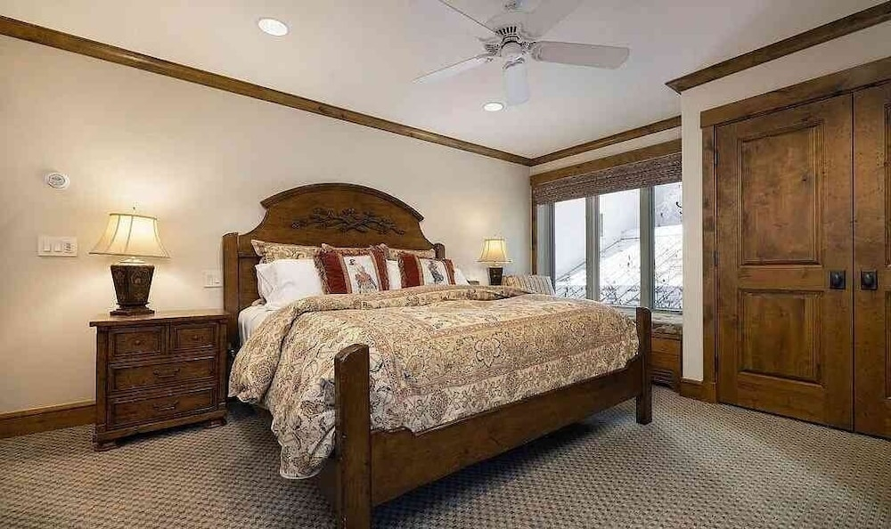 Treetops 4e 3 Bedroom Condo