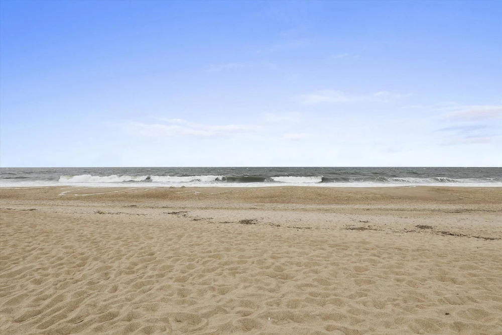 Atlantic Watergate #17 by Long & Foster