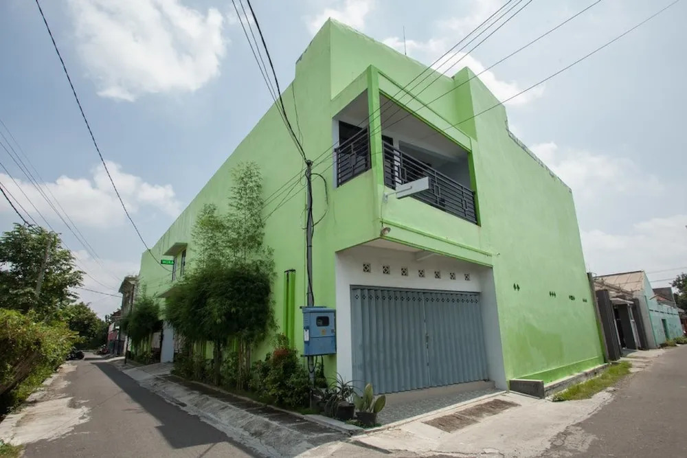 RedDoorz Syariah at Kartohardjo Madiun