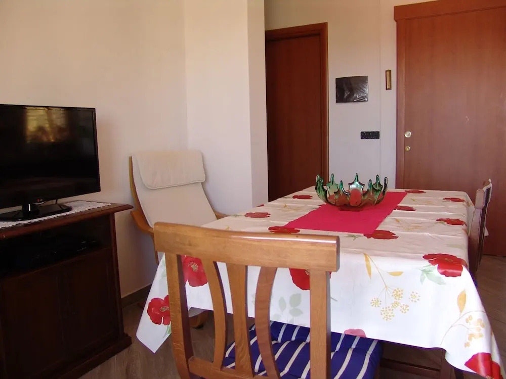 Comfortable Apartment With Fenced Garden and Outdoor Terrace and Grill, Airco