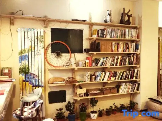 Yilu Xiangdong Youth Hostel