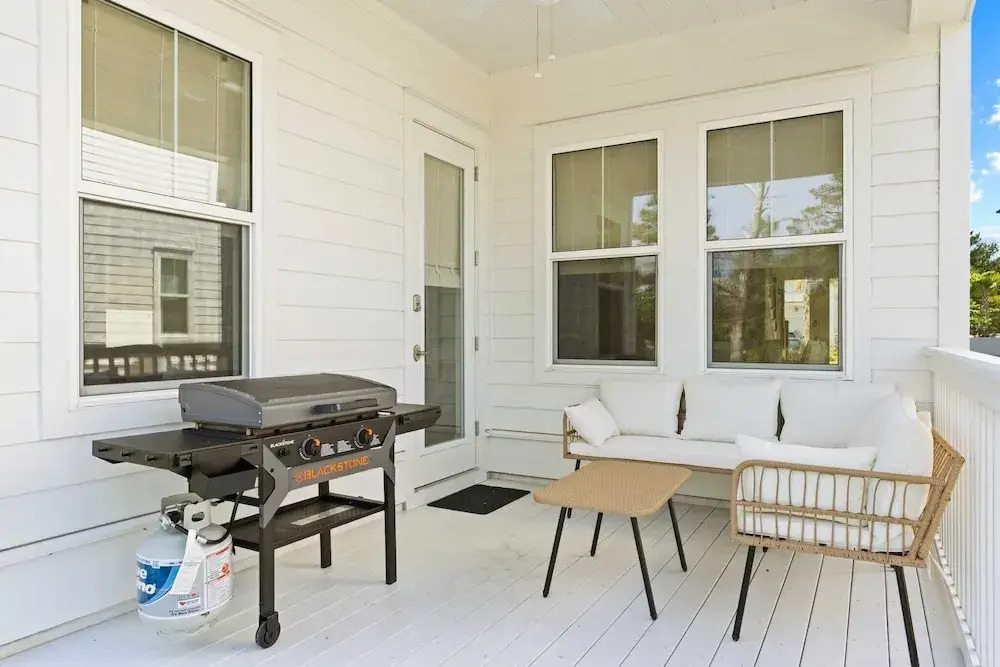 Family-friendly Coastal Escape Grill, Decks & More!