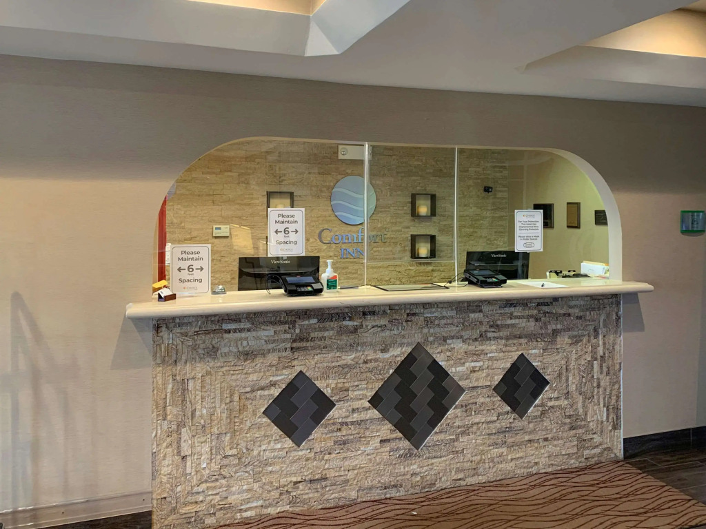 Comfort Inn Crystal Lake - Algonquin