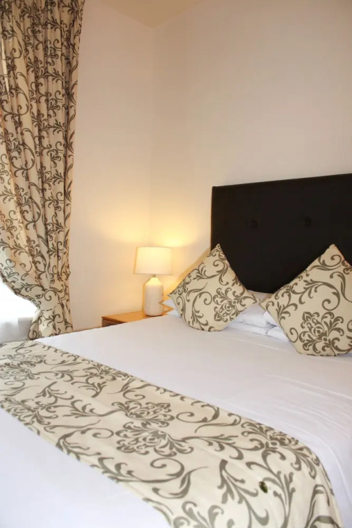 The Linden Leaf Hotel