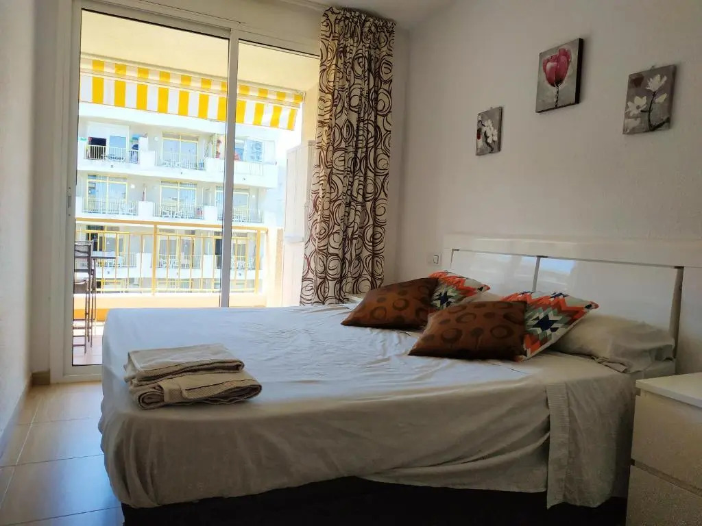 Apartment with 2 bedrooms in Salou with wonderful city view shared pool furnished balcony 300 m from the beach