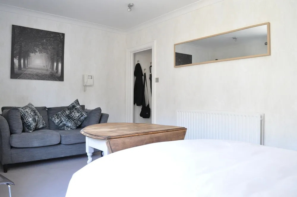 Knightsbridge 1 Bedroom Flat