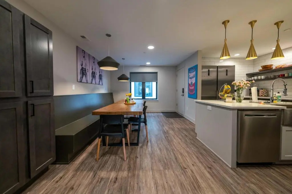 New Private Suite in Tech-enabled townhome