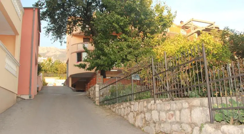 Sunny Villa Apartments