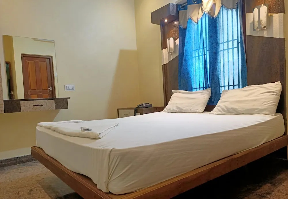 Vairavel Residency