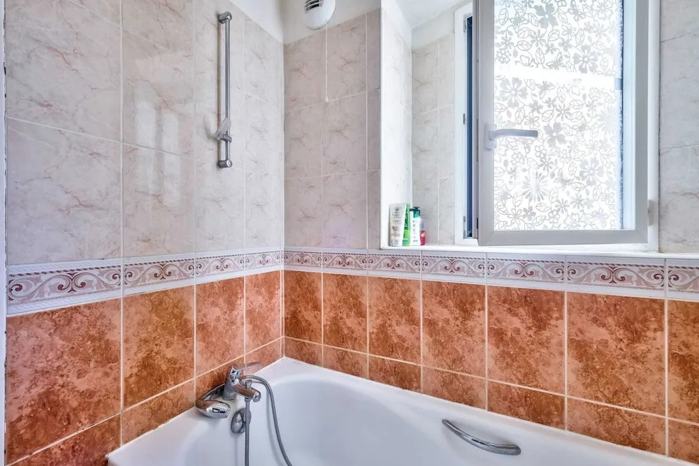 Nice 2 Room Apartment in Paris