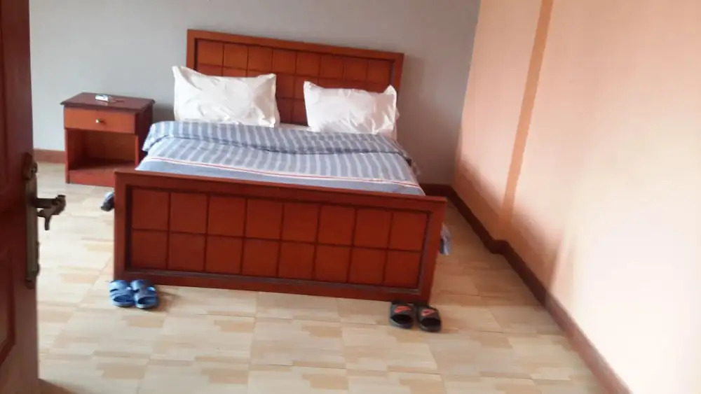 20/20 Guest House