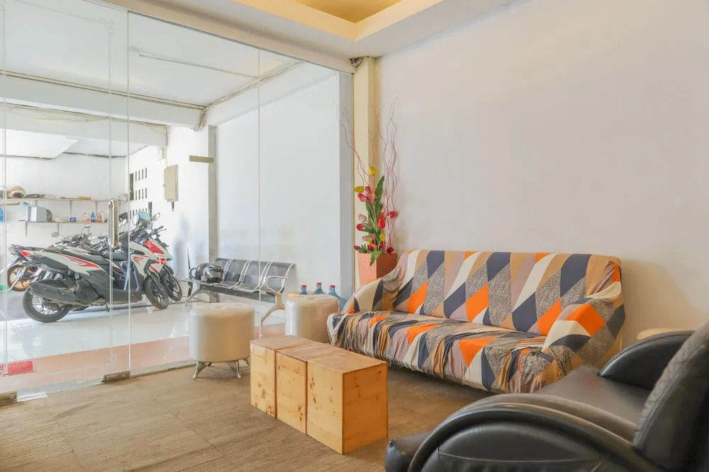 OYO 1317 Pinnus Residence Syariah