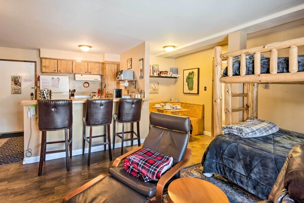 Walk to Ski Lift & Village: Lovely Kirkwood Condo