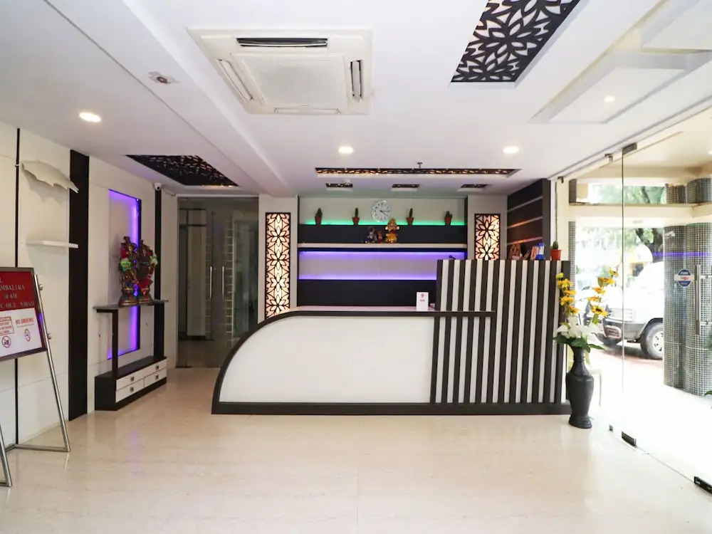 OYO 7054 Hotel Amabalika
