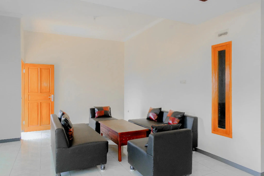 RedDoorz near BNS 3 Kota Wisata Batu