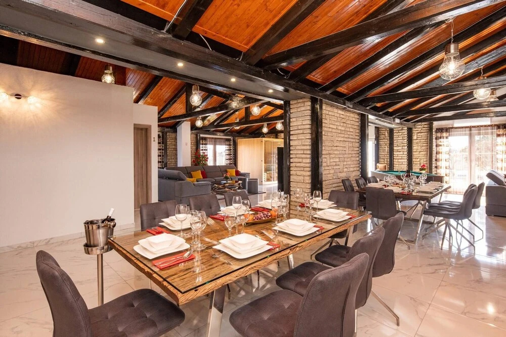 Xxxl Villa Ancora For 262 Guests