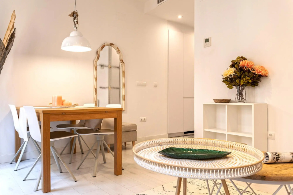 Stunning One-bedroom Apartment Near the Cathedral Zacatin 201