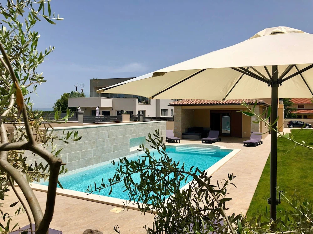 Villa Markulin, Šišan