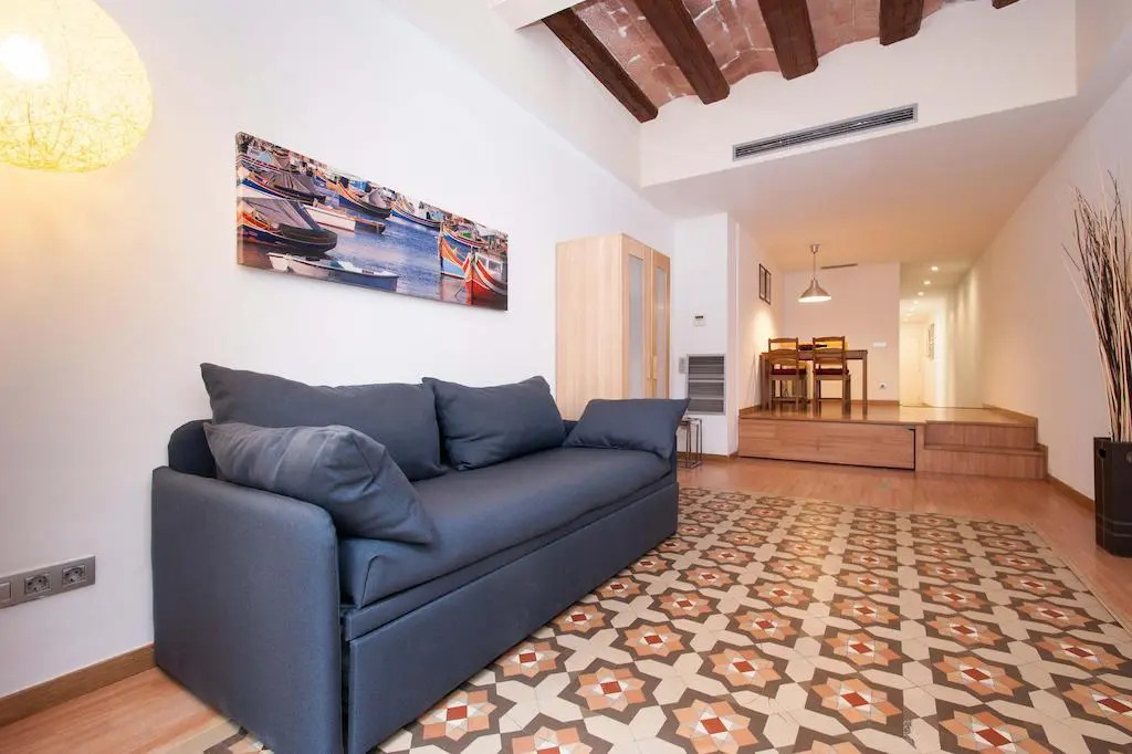 Liceu Apartments by gaiarooms