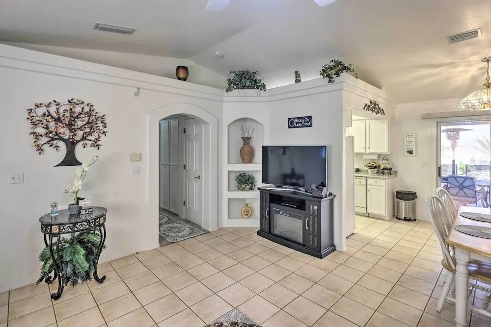 2 Mi to Lake Havasu: Peaceful Home w/ Pool & Views