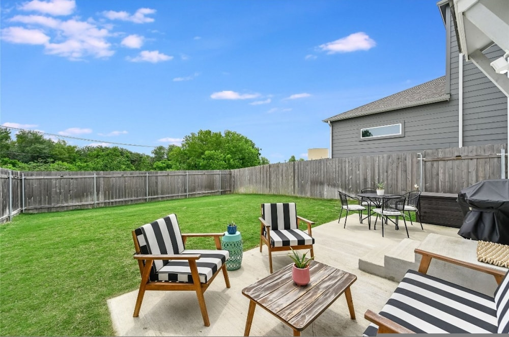 Spacious 2BR Flex Room Home Near Tech Campuses