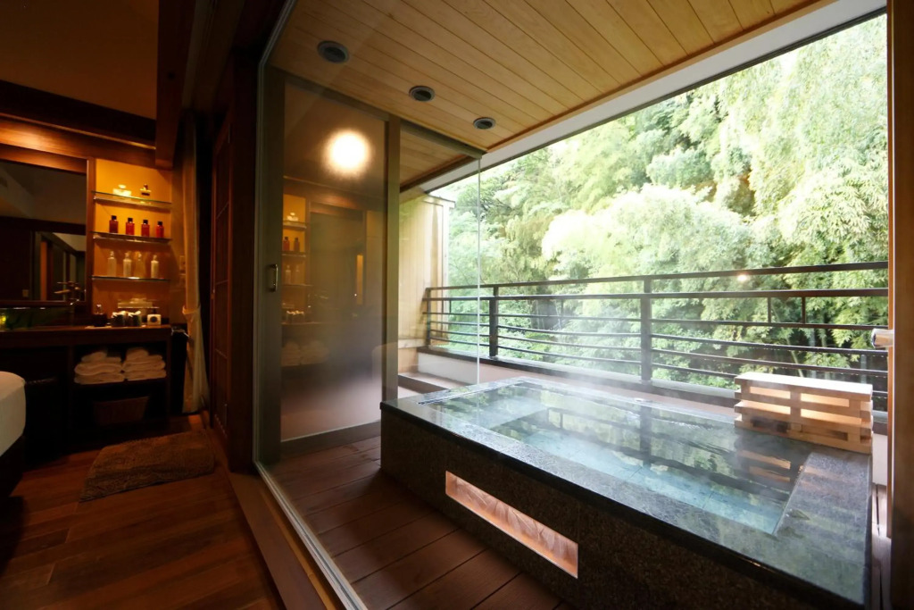 Hakone Kamon