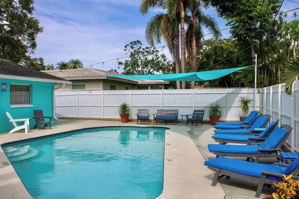 Largo Family Oasis: Private Pool & Hot Tub!