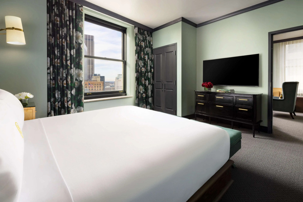 The Candler Hotel Atlanta, Curio Collection by Hilton