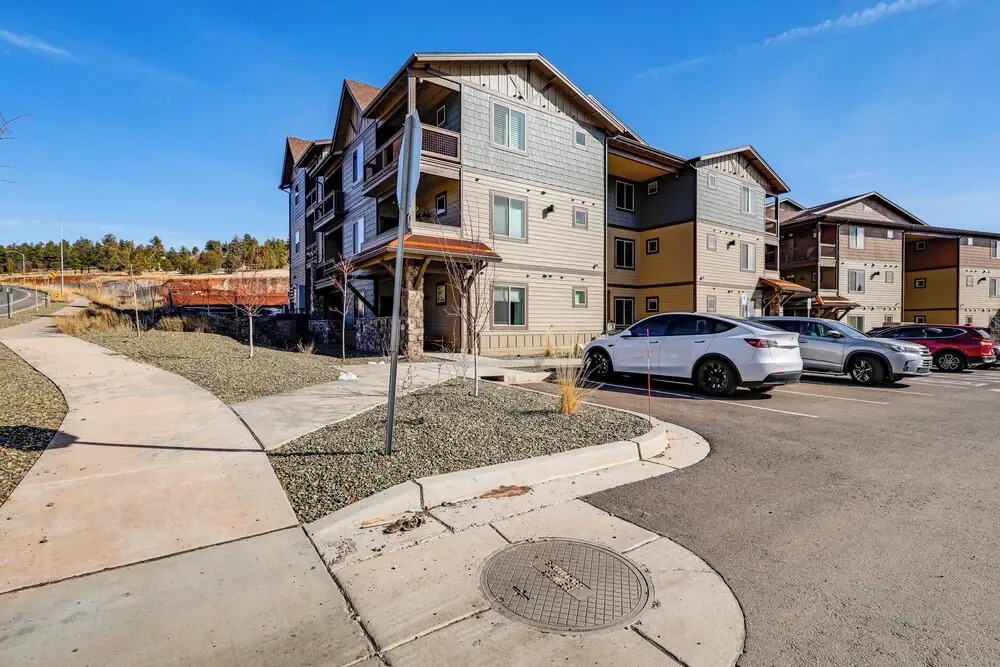 1 Mi to Dtwn Flagstaff: Condo w/ 2 Balconies!