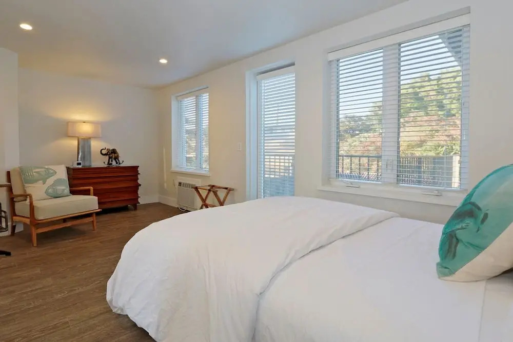2141 IliIli Rd - 14 Br Villa