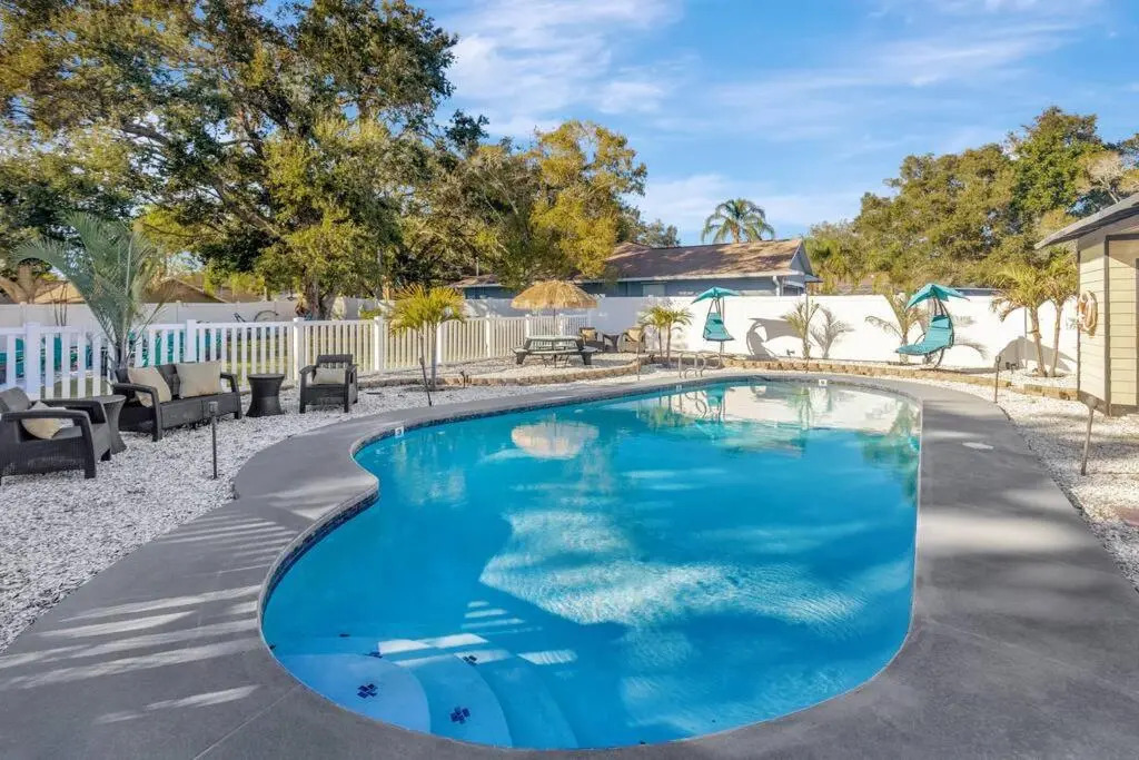 Huge 8BR wHTD Pool Ensuites Games Near Beach