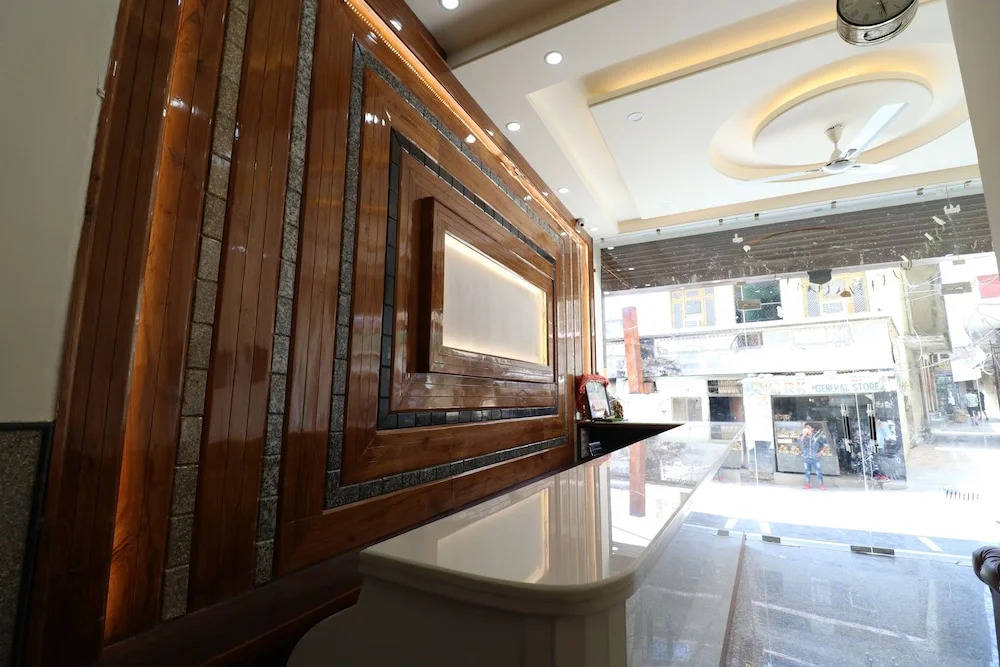 Oyo 37959 Hotel Royal Stay