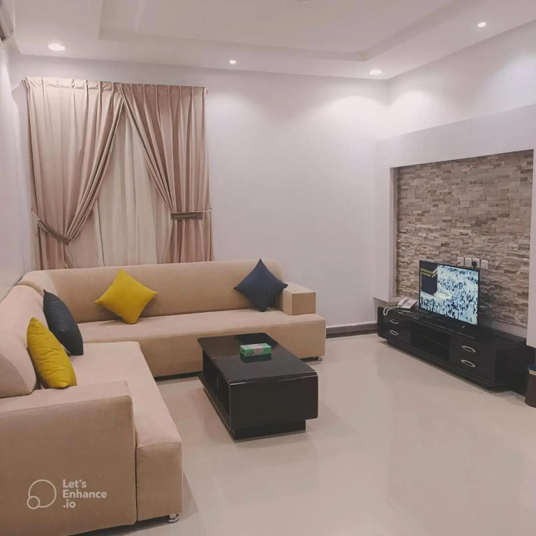 Evan Suites