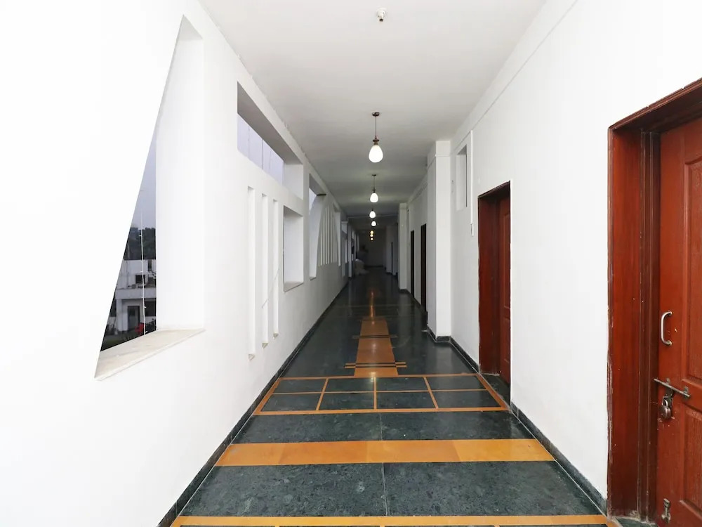 Oyo 15383 Hotel Grand Melrose