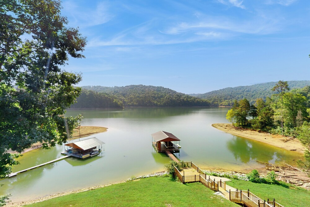 Hot Tub + Dock! Waterfront Norris Lake Log Home
