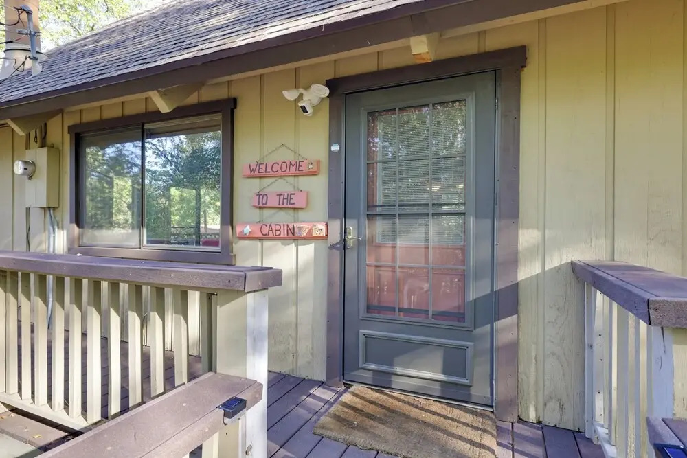 Spacious Groveland Cabin w/ Wraparound Deck!