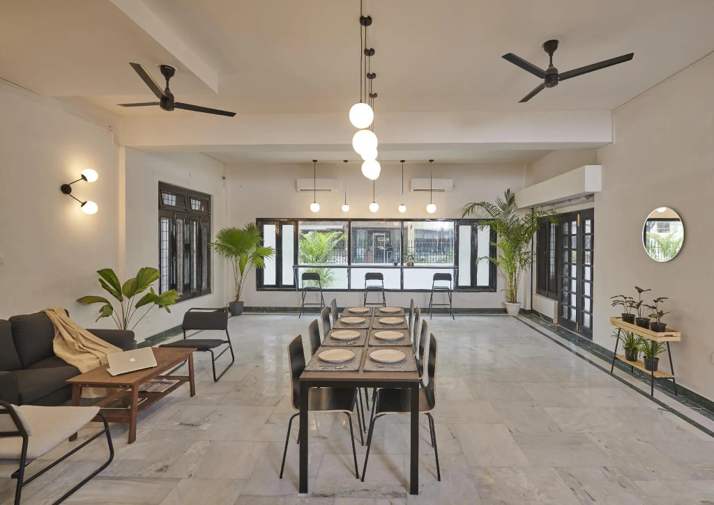 Poshtel VNS