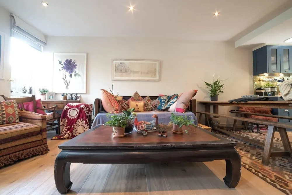 Cosy And Beautiful 4br House