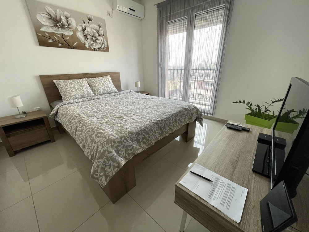 King Peter Apartments
